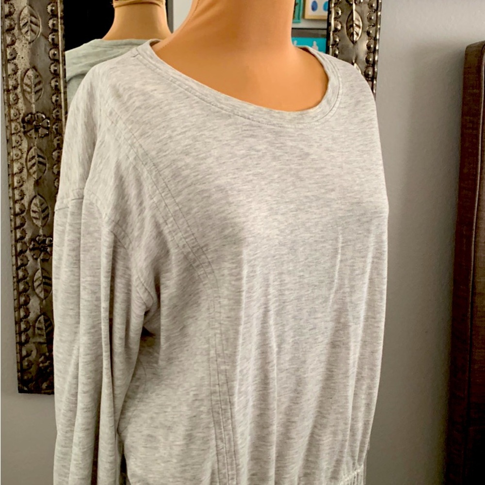 HELMUT LANG SWEATSHIRT WITH SIDE. CUT OUTS. ELASTIC BOTTOM SIZE MEDIUM.